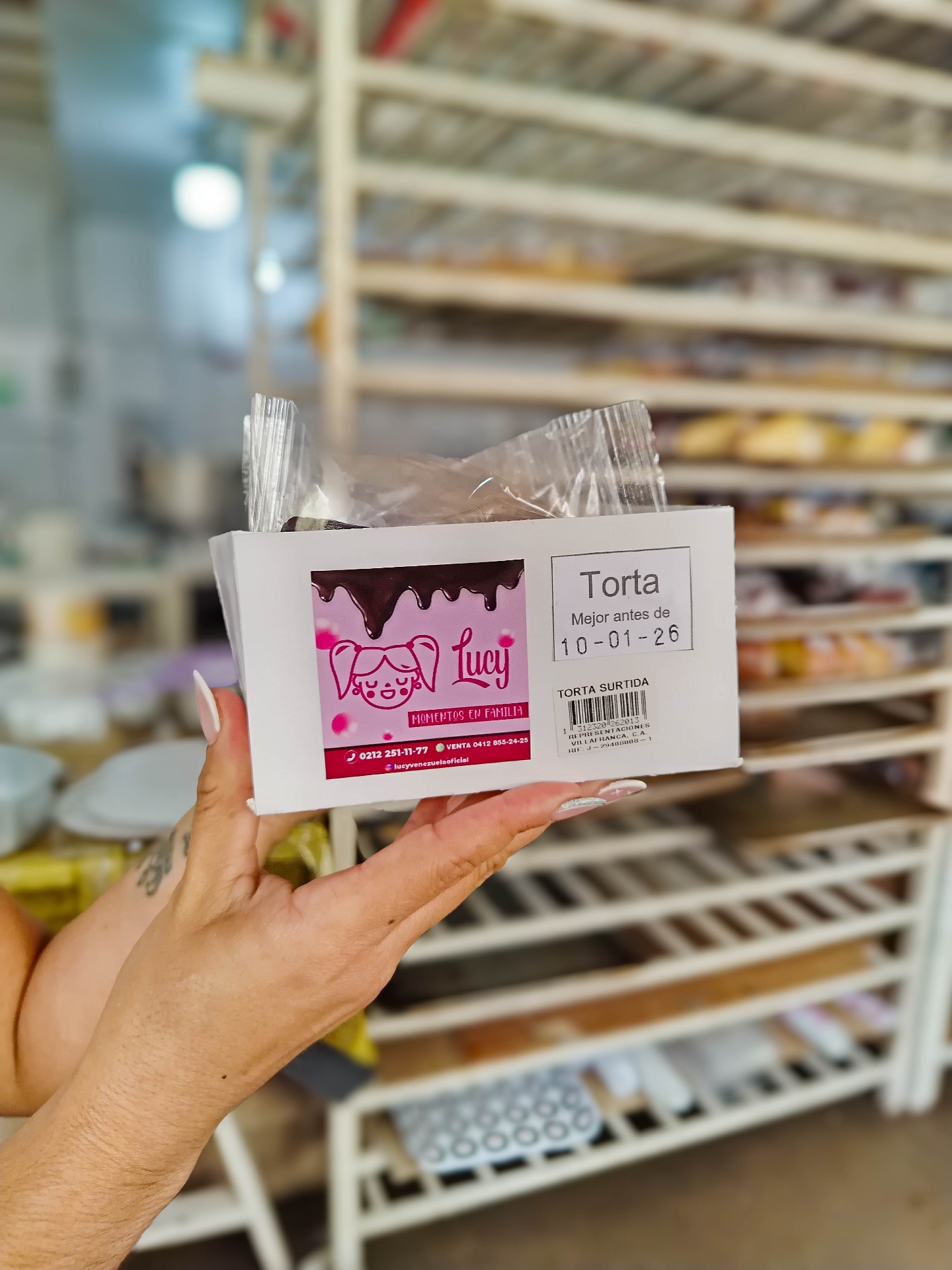 Caja de tortas artesanales al mayor de Lucy Venezuela en Caracas